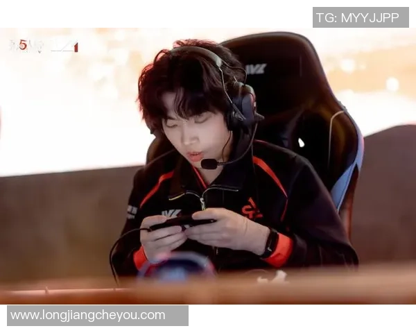 和平精英巨献：深入解析FPX战队的灵活战术与应变能力